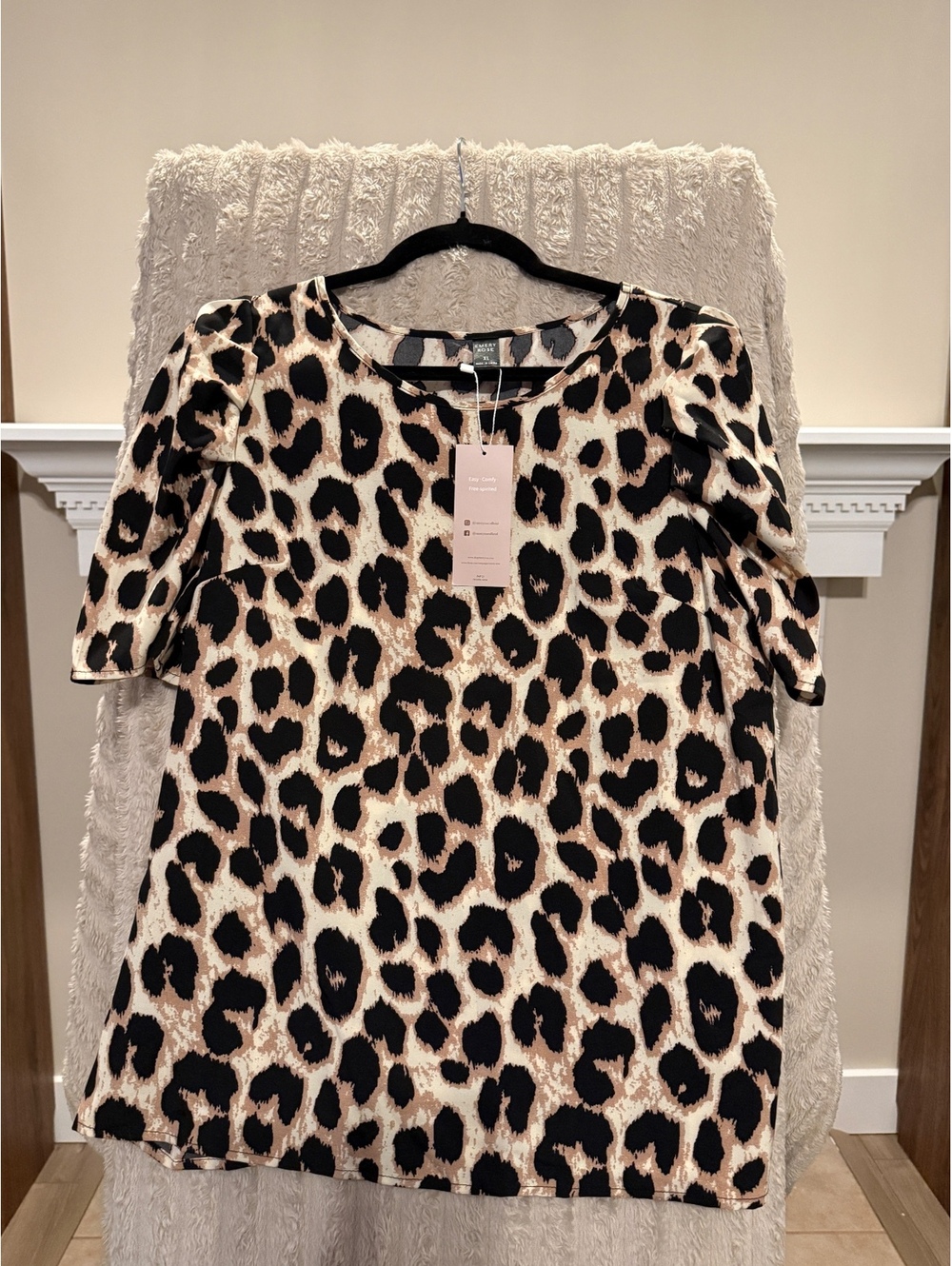 Emery Rose Women Size 1X Leopard Print Short Sleeve Blouse